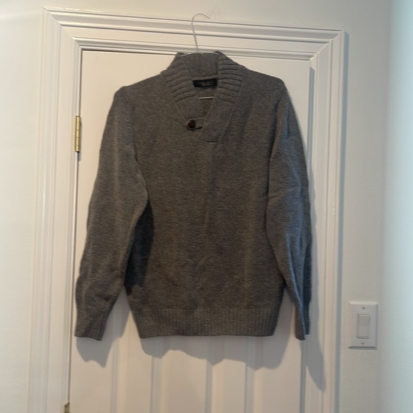 Zara men’s sport classic large size maid in Spain grey color sweater gently used - Picture 2 of 8